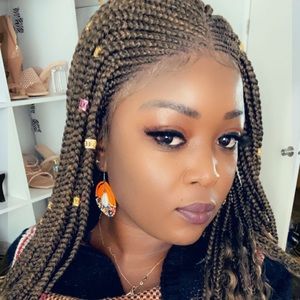 Meet your Posher, Titilayo